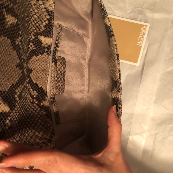 SOLD SOLD ❌Beautiful Michael Kors Animal Print - Picture 6 of 6